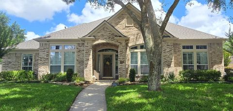 Homes For Sale - 2802 Harvest Hill Drive<br/> Friendswood, TX 77546