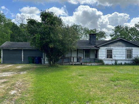 Photo of 2221 S Front Street, Angleton, TX 77515 (MLS # 10167553)