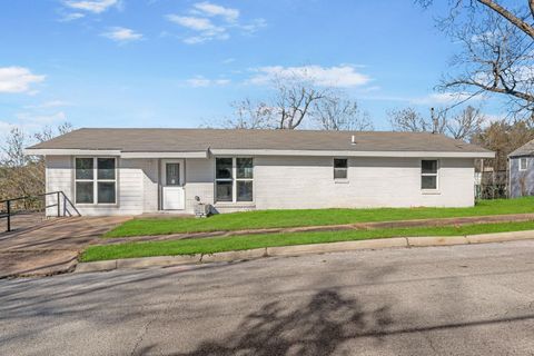 Photo of 1614 13th Street, Huntsville, TX 77340 (MLS # 53047907)