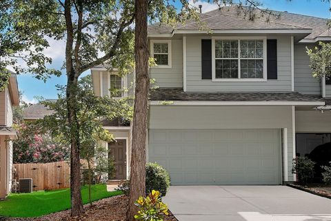 Townhouse For Sale - 11 Scenic Brook Court<br/> Montgomery County, The Woodlands, TX 77382