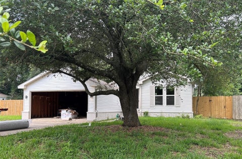 Homes For Sale - 16222 Wild Oak Lane<br/> Conroe, TX 77302