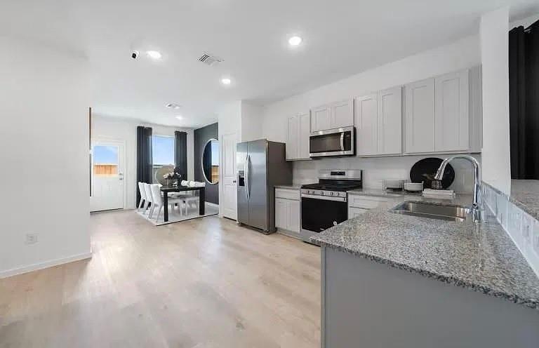 930 Silver Buckle Lane