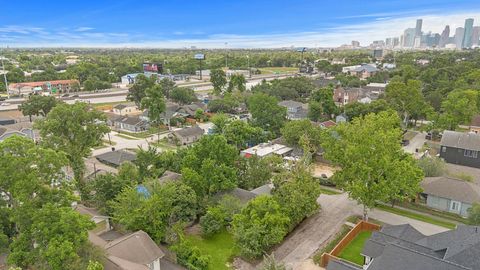 Photo of 608 Heslep Street, Houston, TX 77009 (MLS # 56877053)