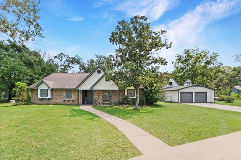 Photo of 31512 Walnut Creek Road, Magnolia, TX 77355 (MLS # 65004900)