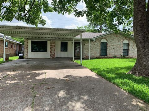 Photo of 618 Overbluff Street, Channelview, TX 77530 (MLS # 90165420)