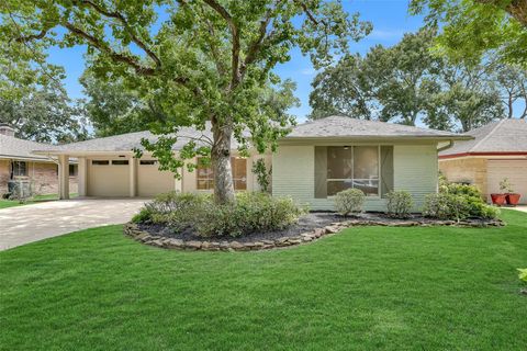 Photo of 1617 Wavecrest Lane, Houston, TX 77062 (MLS # 66428359)
