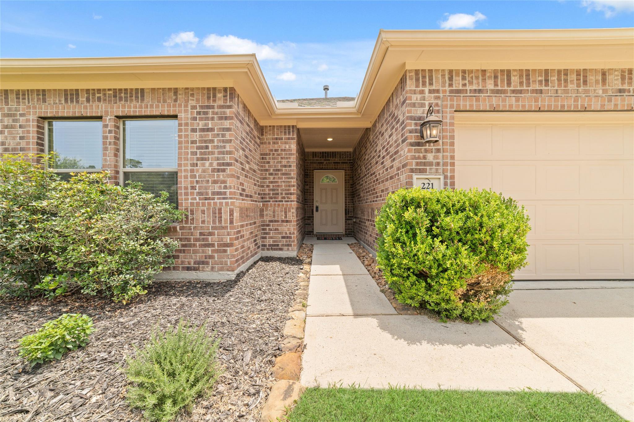 221 Country Crossing Circle