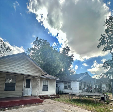 Photo of 631 Hahlo Street, Houston, TX 77020 (MLS # 95110454)