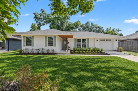 Photo of 2311 Cheshire Lane, Houston, TX 77018 (MLS # 33340964)