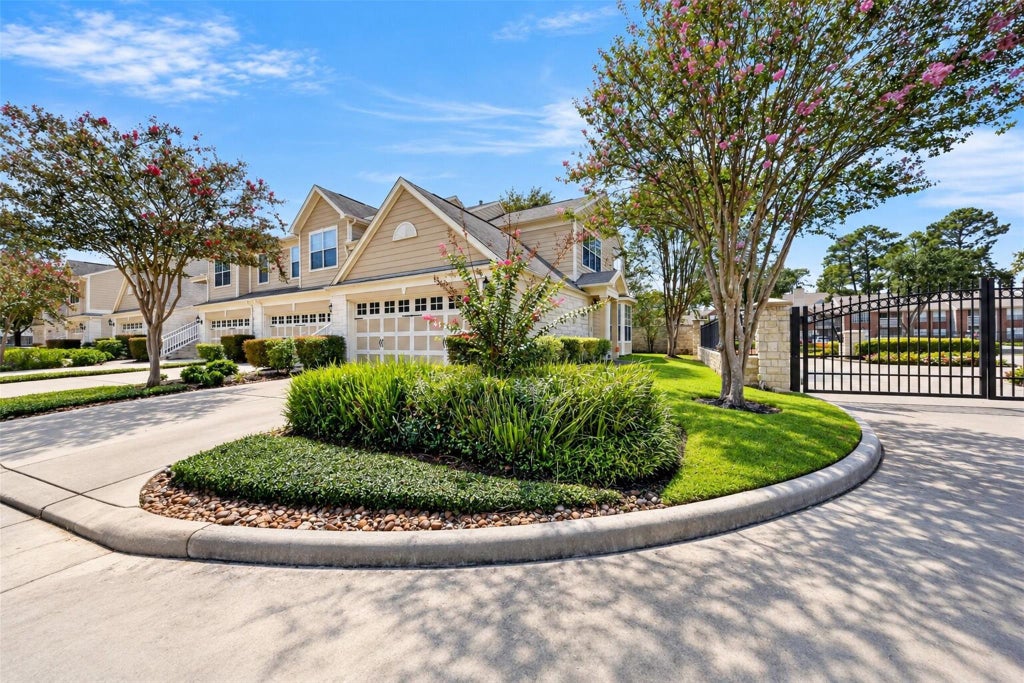 Photo of 13600 Breton Ridge Street #17D, Houston, TX 77070 (MLS # 84810482)