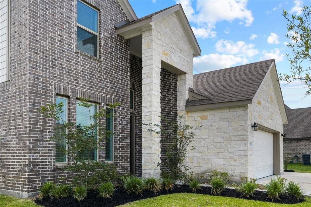 Photo of 15542 Blue Lake Drive, Mont Belvieu, TX 77523 (MLS # 97752473)