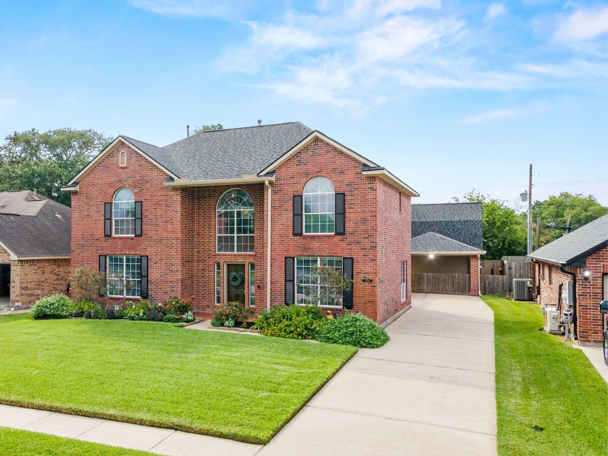 1038 Gladstone Drive