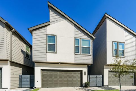 Photo of 309 N Centro Circle, Shenandoah, TX 77385 (MLS # 51964439)