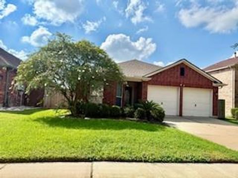 Photo of 11408 Shoal Creek Drive, Pearland, TX 77584 (MLS # 76047105)