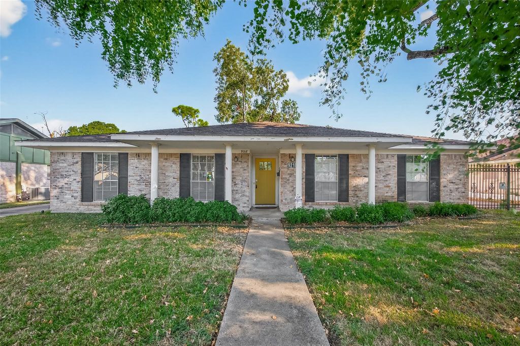 Photo of 9218 Rowan Lane, Houston, TX 77036 (MLS # 98963376)