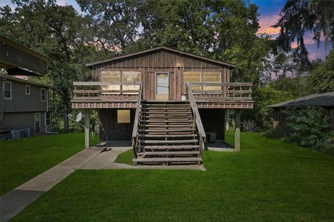 Photo of 14 Walker Trail, Huntsville, TX 77320 (MLS # 32956326)