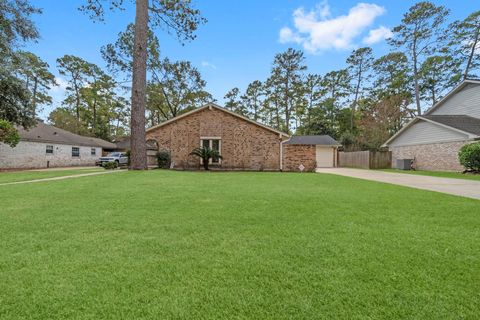 Photo of 1930 River Falls Drive, Houston, TX 77339 (MLS # 95303828)