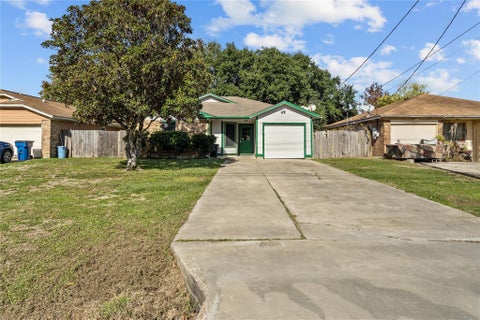Photo of 2716 2nd Avenue N, Texas City, TX 77590 (MLS # 56106548)