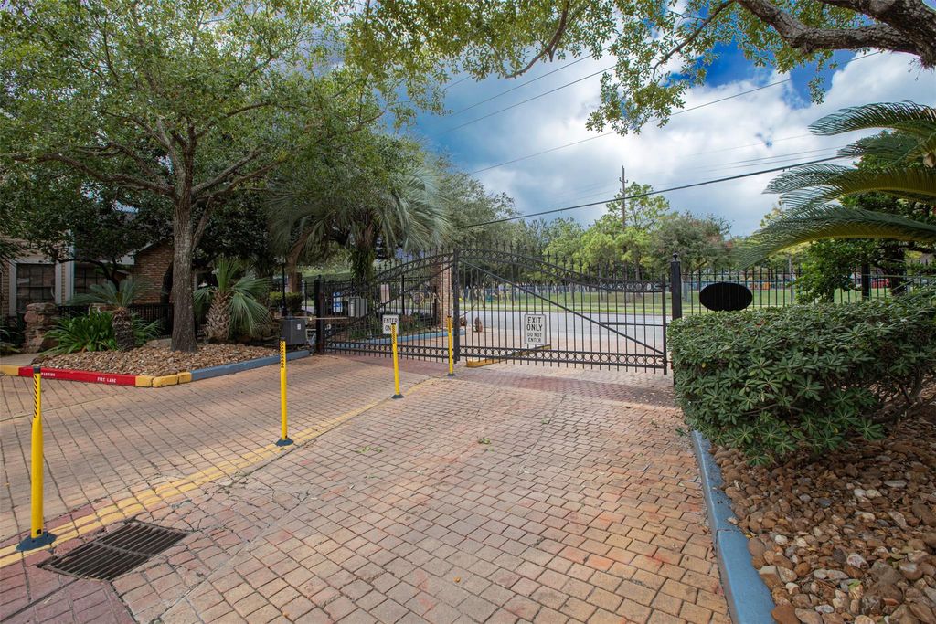 Photo of 2300 Old Spanish Trail #2095, Houston, TX 77054 (MLS # 10304673)