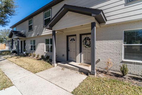 Photo of 207 N Poplar Street #B, Tomball, TX 77375 (MLS # 94329700)