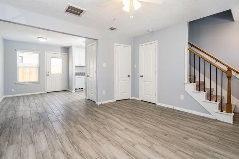 Tiny photo for 207 N Poplar Street #B, Tomball, TX 77375 (MLS # 94329700)