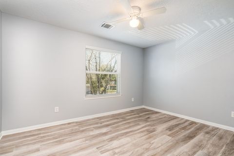 Tiny photo for 207 N Poplar Street #B, Tomball, TX 77375 (MLS # 94329700)
