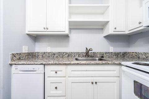 Tiny photo for 207 N Poplar Street #B, Tomball, TX 77375 (MLS # 94329700)