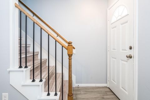 Tiny photo for 207 N Poplar Street #B, Tomball, TX 77375 (MLS # 94329700)