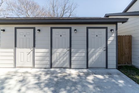 Tiny photo for 207 N Poplar Street #B, Tomball, TX 77375 (MLS # 94329700)