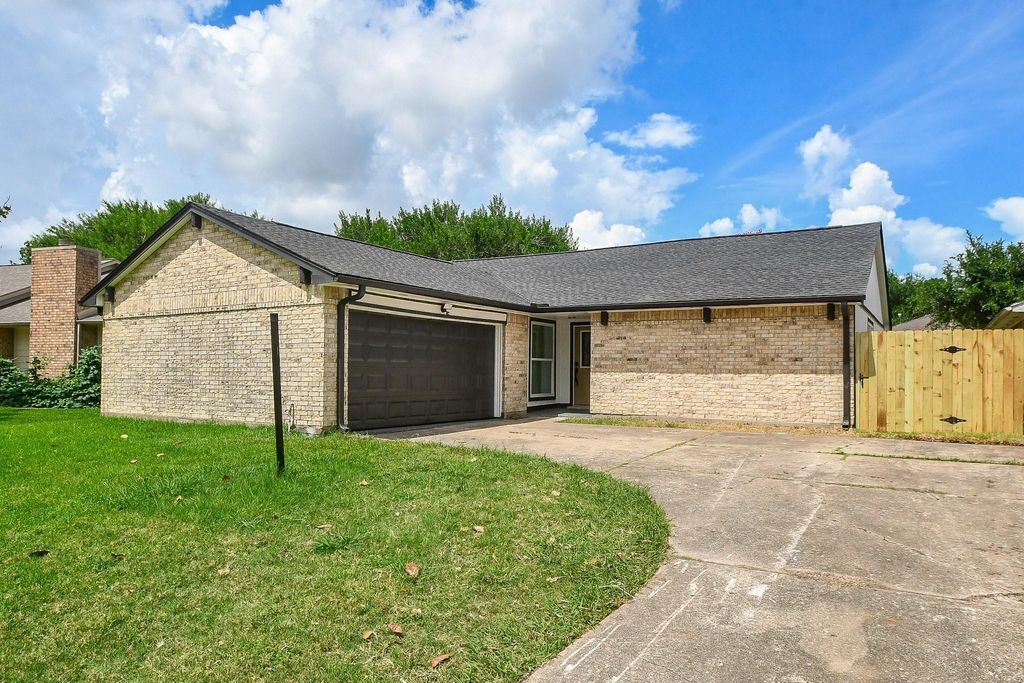 Photo of 6530 La Violetta Drive, Houston, TX 77083 (MLS # 90506163)