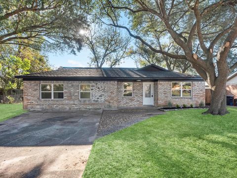 Photo of 609 Debbie Lane, Alvin, TX 77511 (MLS # 94015578)