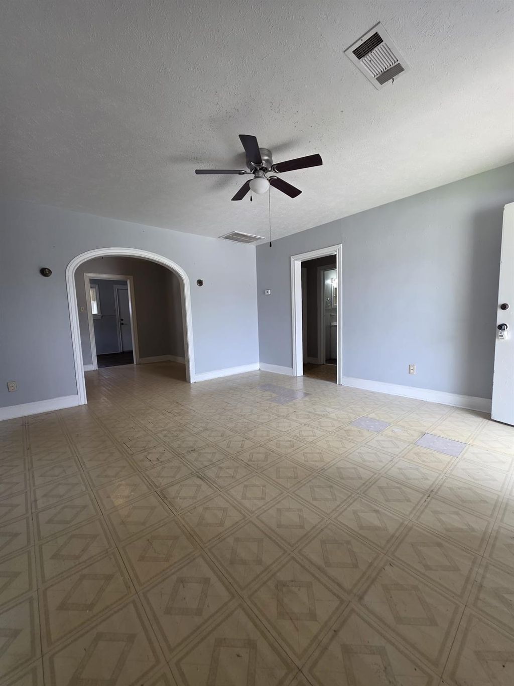 Photo of 600 E Defee Avenue, Baytown, TX 77520 (MLS # 31208564)