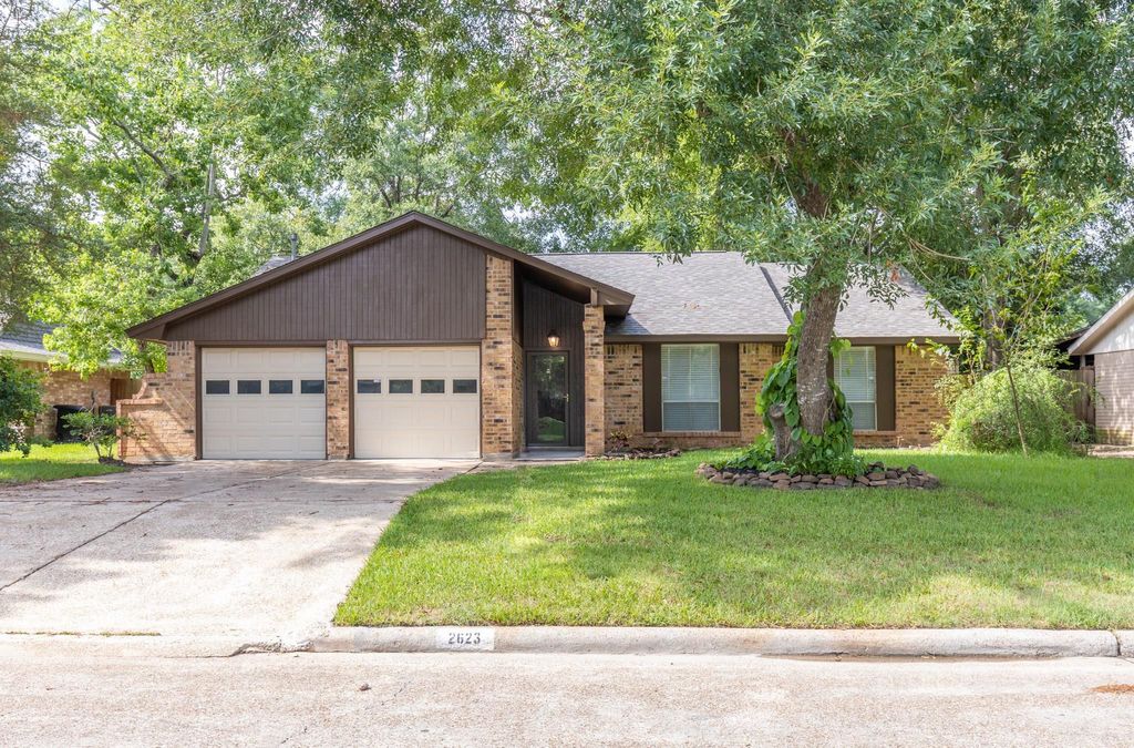 Photo of 2623 Longleaf Pines Drive, Houston, TX 77339 (MLS # 40427115)