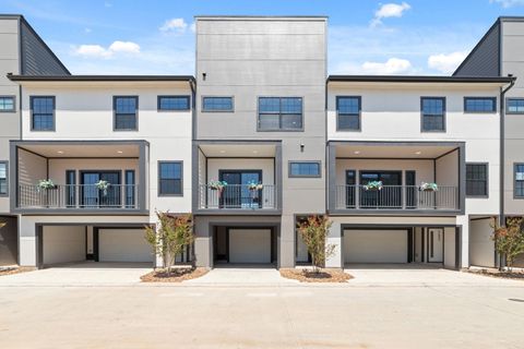 Photo of 11942 S Hoa Sen Circle, Houston, TX 77072 (MLS # 2753228)