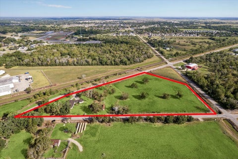 Photo of 1513 County Road 210, Angleton, TX 77515 (MLS # 93747004)
