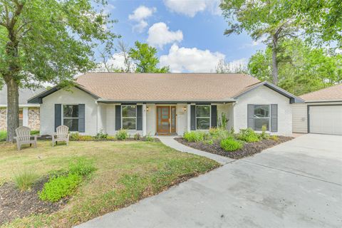 Photo of 7214 Bayou Woods Drive, Houston, TX 77088 (MLS # 28397264)