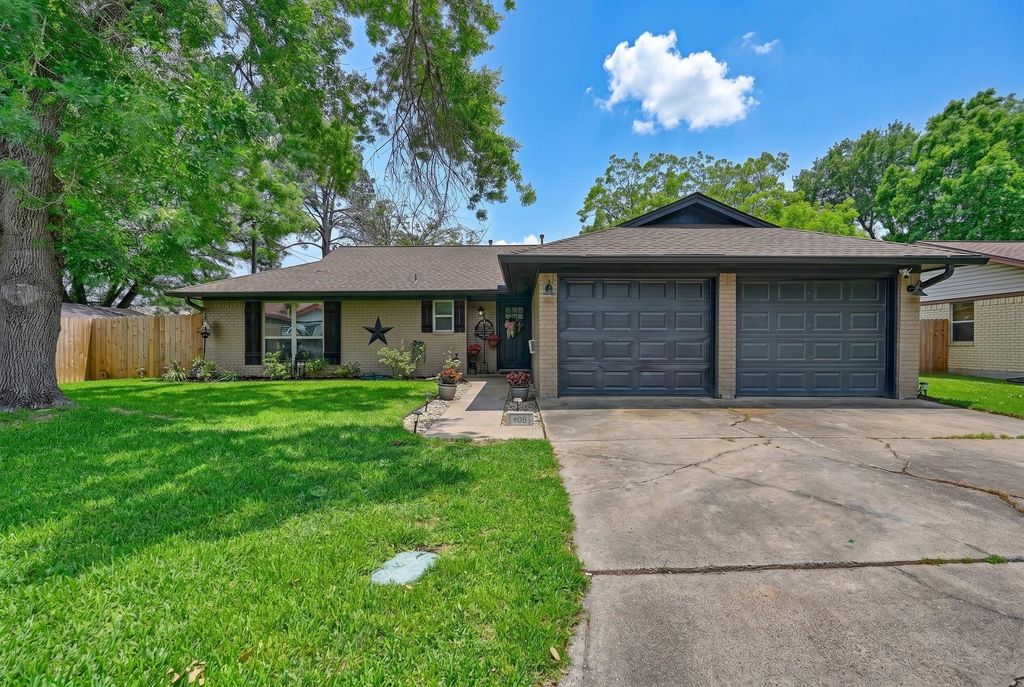 Photo of 908 Pine Drive, Caldwell, TX 77836 (MLS # 98255508)