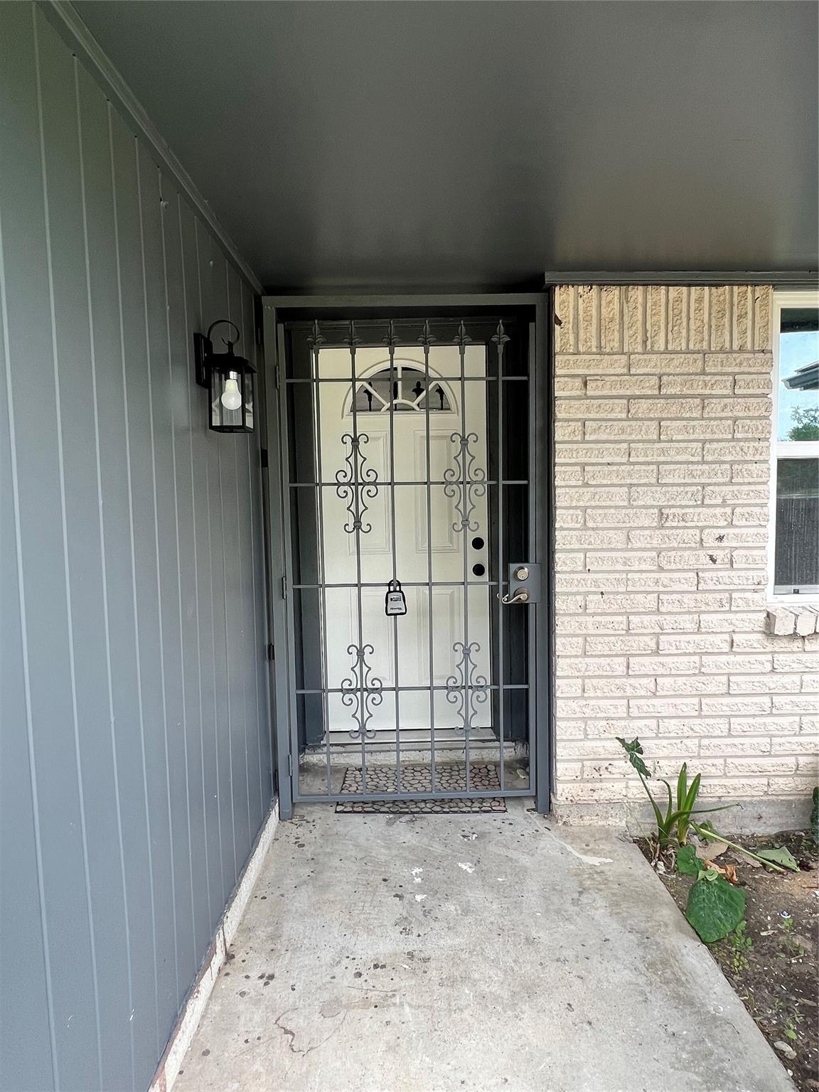 1902 Bunzel Street