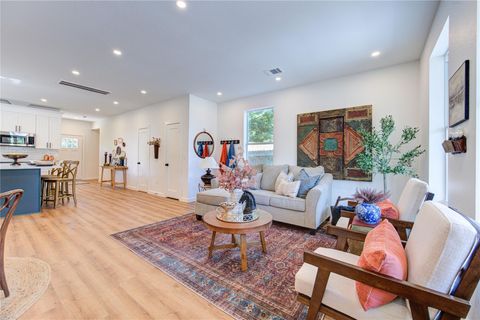 Photo of 11 E O'bryant St, Bellville, TX 77418 (MLS # 10995068)