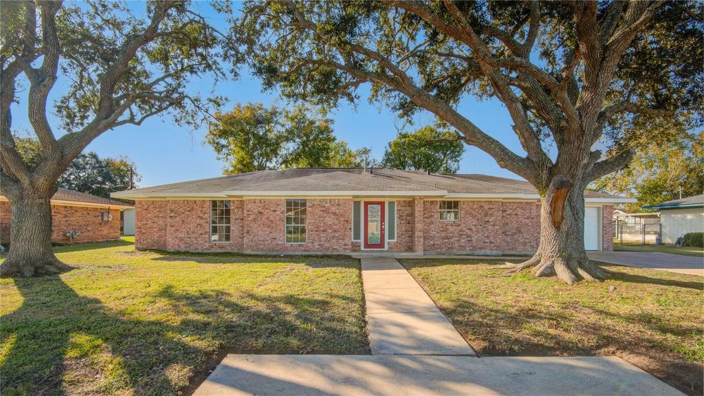 Photo of 3416 Walnut Drive, Bay City, TX 77414 (MLS # 70583273)