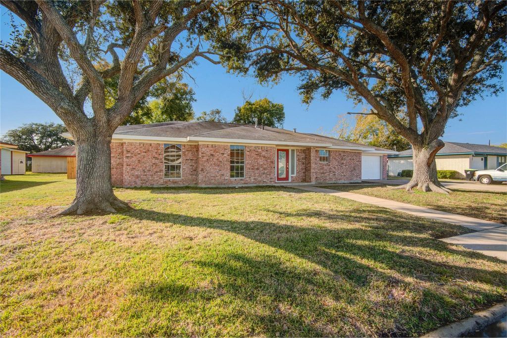Photo of 3416 Walnut Drive, Bay City, TX 77414 (MLS # 70583273)