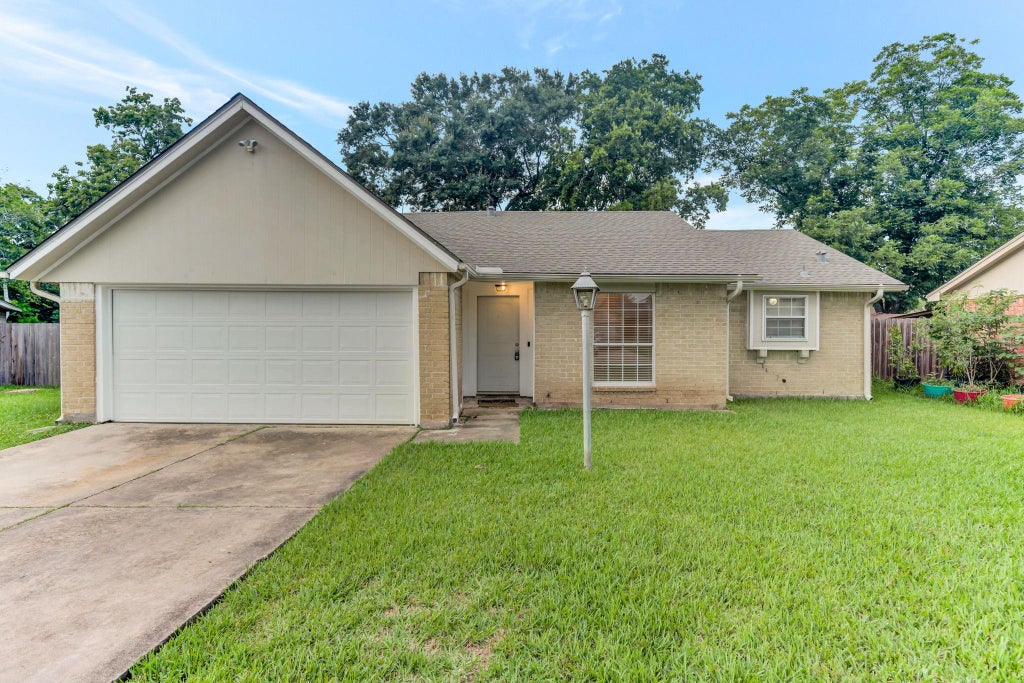 Photo of 11511 Grapewood Court, Houston, TX 77089 (MLS # 52445556)