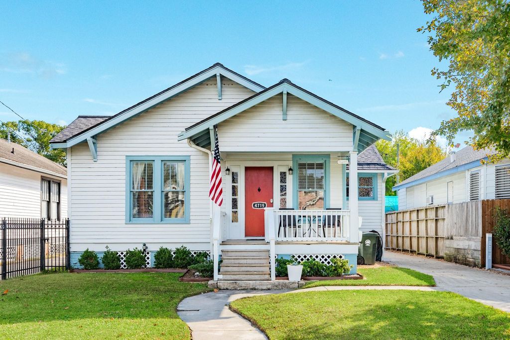 Photo of 4719 Avenue R, Galveston, TX 77551 (MLS # 10405593)