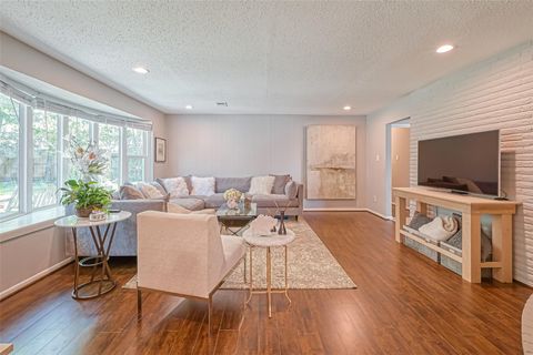 Photo of 13914 Saint Marys Lane, Houston, TX 77079 (MLS # 9133258)