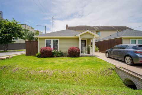 Photo of 902 W 9th Street, Houston, TX 77007 (MLS # 82285548)