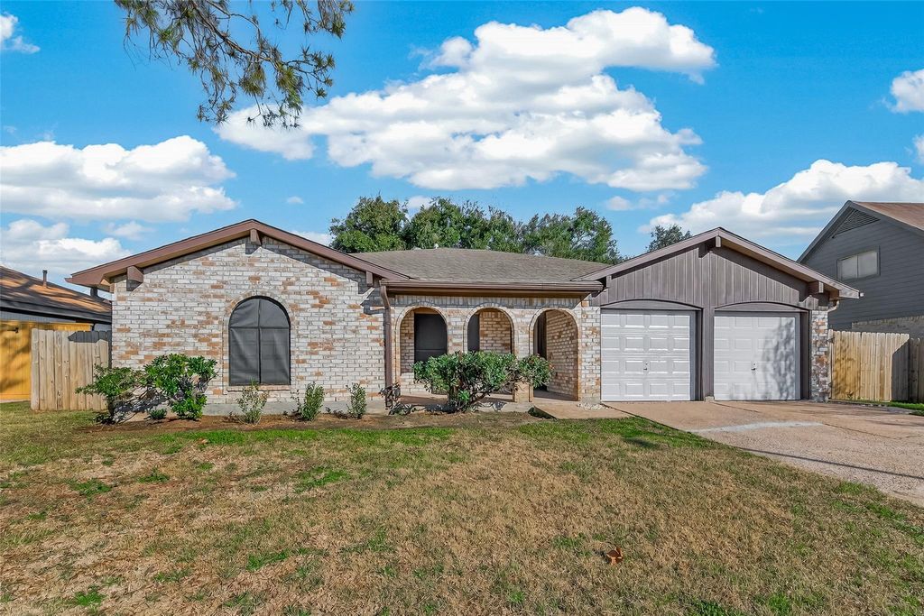 Photo of 15811 Chimney Rock Road, Houston, TX 77489 (MLS # 68126553)