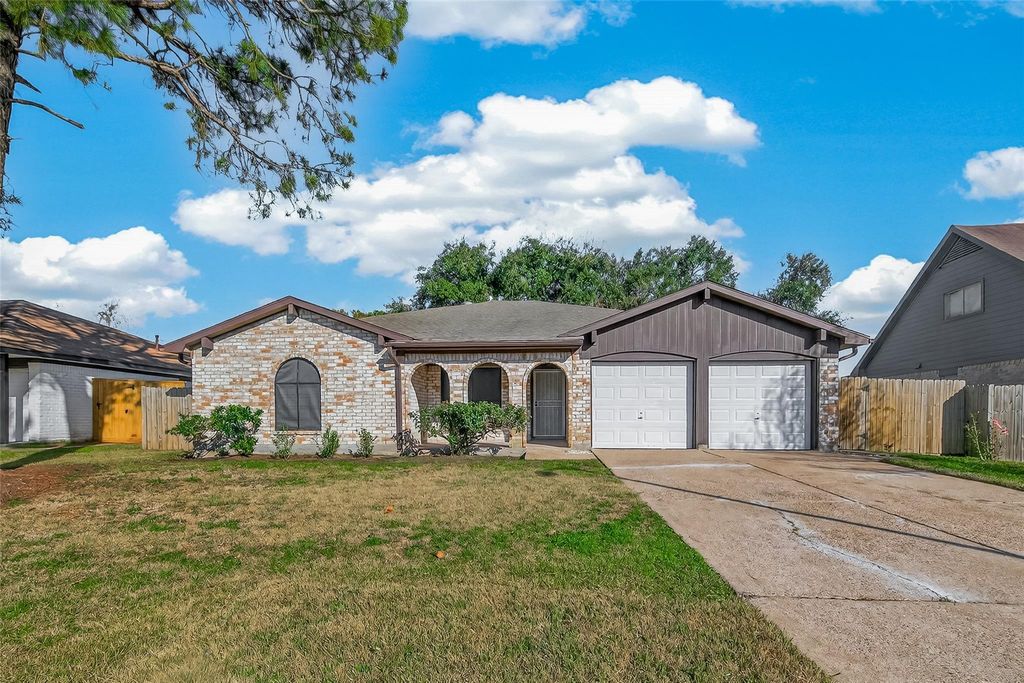 Photo of 15811 Chimney Rock Road, Houston, TX 77489 (MLS # 68126553)