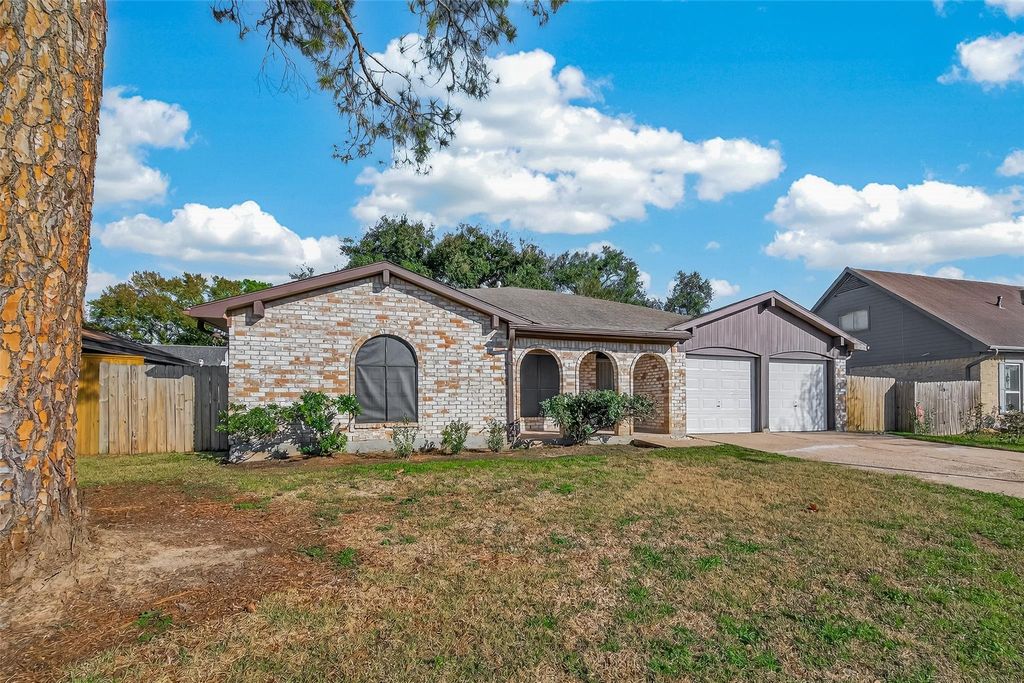 Photo of 15811 Chimney Rock Road, Houston, TX 77489 (MLS # 68126553)