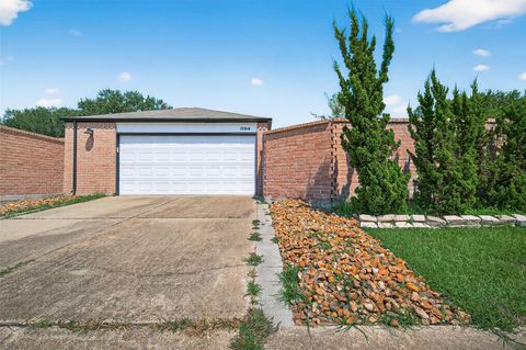 Photo of 15914 Val Vista Drive, Houston, TX 77083 (MLS # 7417291) Photo of 15914 Val Vista Drive, Houston, TX 77083 (MLS # 7417291)