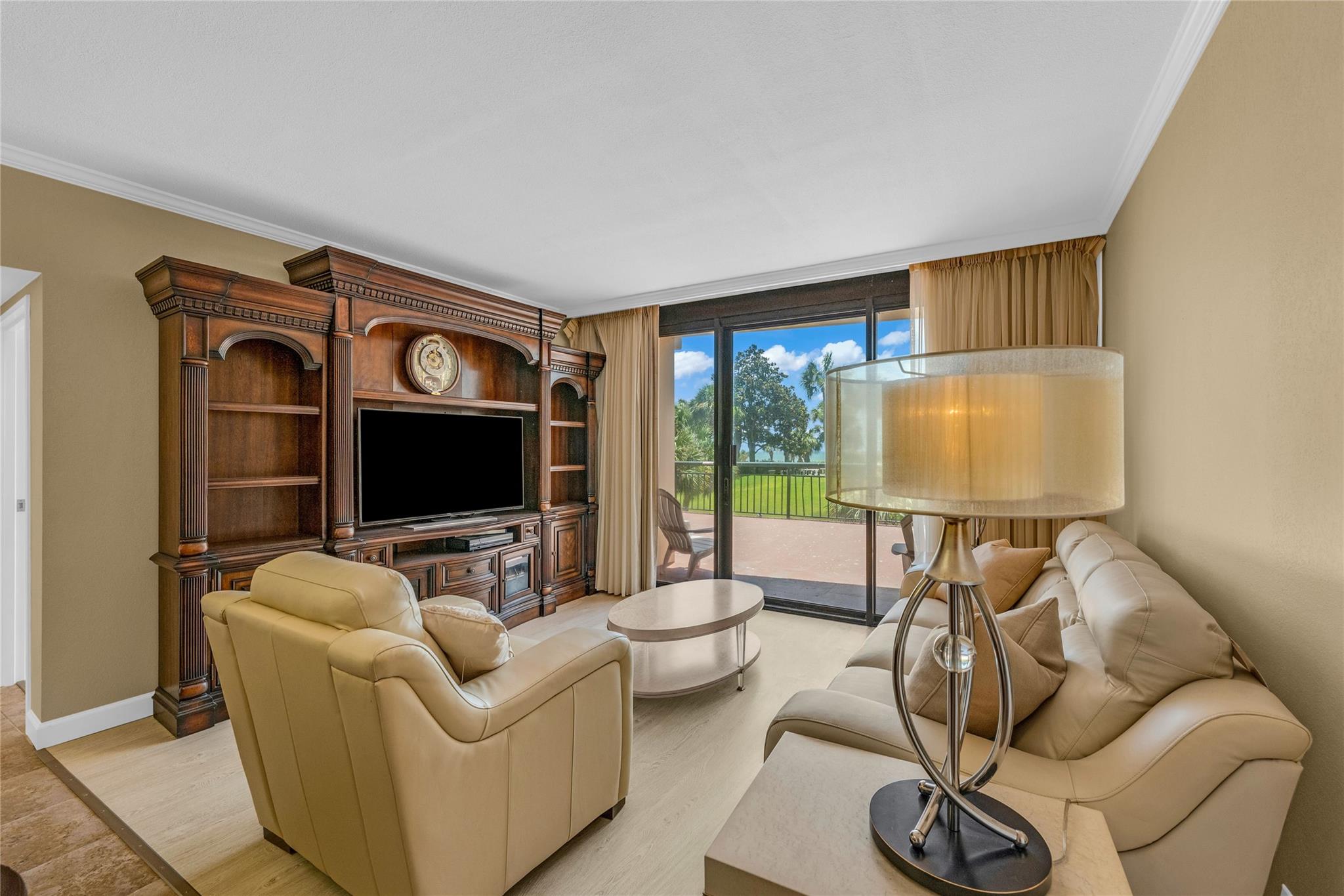 5220 Seawall Boulevard 332/333